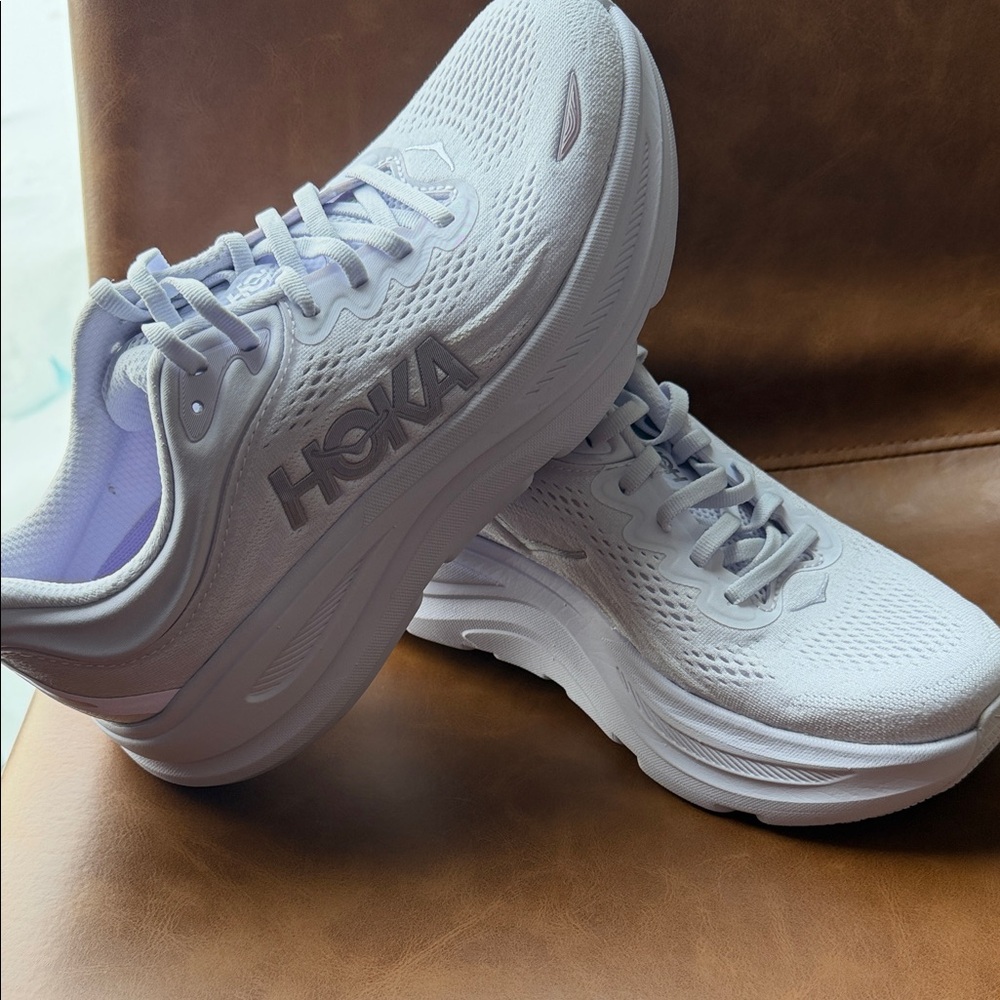 HOKA Women's White Bondi 9